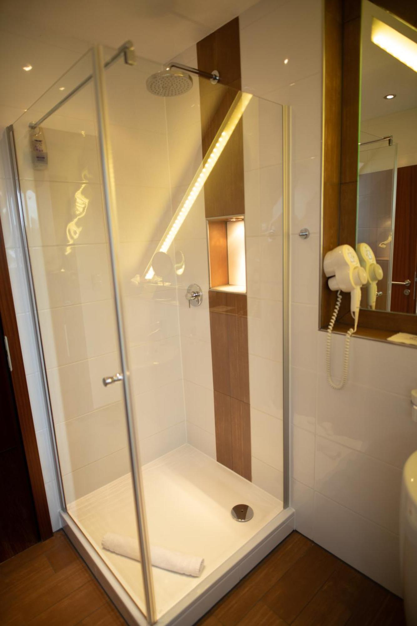 Vier Jahreszeiten Rooms Husum  Exterior foto