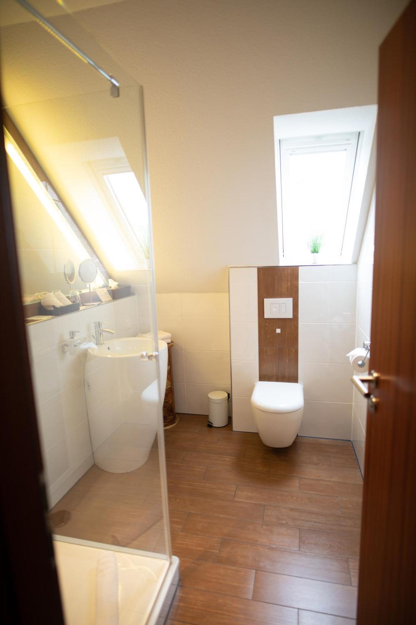 Vier Jahreszeiten Rooms Husum  Exterior foto